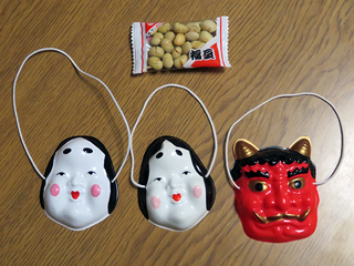 節分のお面と豆